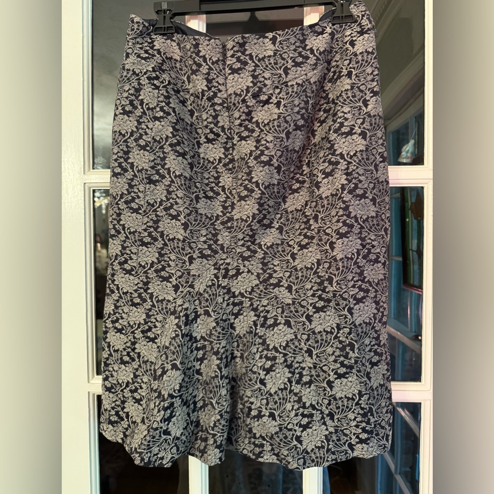NWT Ann Taylor skirt size -12- ( measurements are in photos)